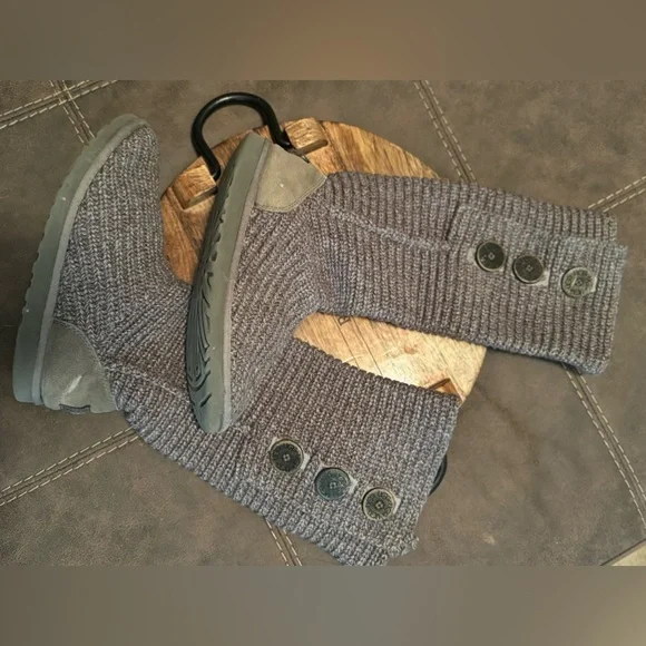 UGG Cardy Boots - Picture 2 of 4